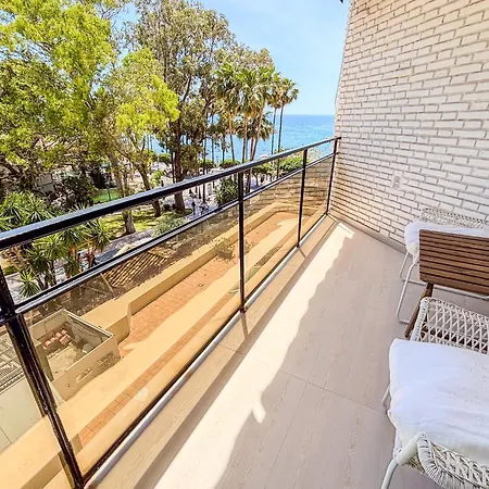 Skol 225 - Beachfront In - Terrace & Pool