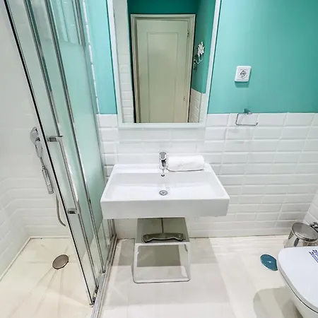 Skol 225 - Beachfront In - Terrace & Pool