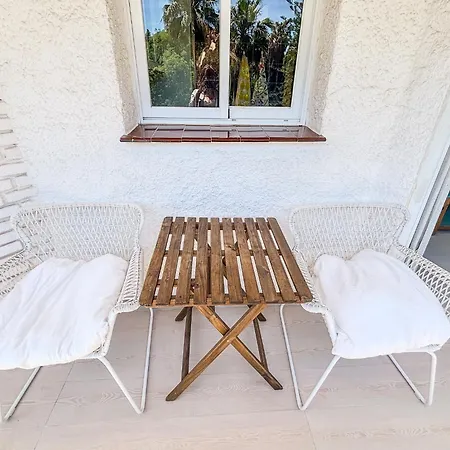 Skol 225 - Beachfront In - Terrace & Pool Apartment *