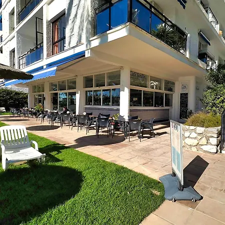 Skol 225 - Beachfront In - Terrace & Pool Apartment *